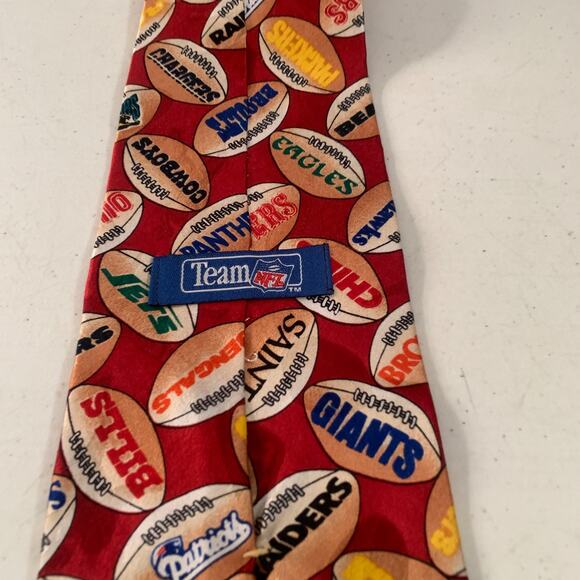 Belk NFL Team Tie Football Team Logos 100% Silk Made In USA 4 X 56 - Picture 4 of 7
